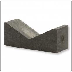 🇩🇪 Vorrichtung zur sicheren Rohrlagerung und Transportsicherung – stabiler V-Block bzw. Rohrstütze zur Vermeidung von Rollen und Beschädigungen. 🇬🇧 Pipe storage and transport support – durable anti-roll V-block spacer designed to secure and protect pipes during transport and handling. 🇪🇸 Soporte prismático para almacenamiento y transporte de tuberías – bloque en V antirrodadura que asegura y protege las piezas durante el transporte. 🇫🇷 Support prismatique pour le stockage et le transport de tuyaux – bloc en V antiroulis assurant la stabilité et la protection des conduites. 🇮🇹 Supporto a prisma per lo stoccaggio e il trasporto di tubi – blocco a V antirullo per garantire stabilità e protezione durante il trasporto. 🇵🇱 Wspornik pryzmatyczny do przechowywania i transportu rur – blok w kształcie litery V zapobiegający toczeniu się i uszkodzeniom. 🇳🇱 V-blok of buisdrager voor opslag en transport van leidingen – stevige antirolversteviging voor veilige hantering en bescherming.