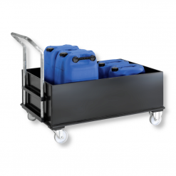 Mobile Auffangwanne aus robustem PE-HD Kunststoff – fahrbar auf Rollen für sichere Lagerung und innerbetrieblichen Transport von Gefahrstoffen gemäß WHG-Richtlinien.