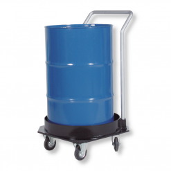 Mobiler Fasswagen aus PE-HD für den sicheren innerbetrieblichen Transport von 200-Liter-Fässern – ergonomische Transporthilfe für Industrie, Werkstatt und Logistik.