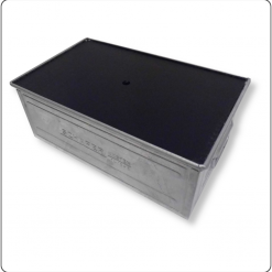 Blechkiste mit leichtem maßgefertigtem PP-Kunststoffdeckel aus StruCo-Profil Wabenkammerplatte (Hohlkammerplatte) – passend für alle Kistengrößen